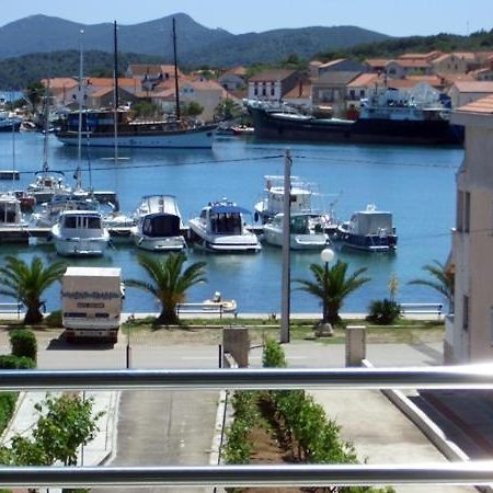Apartment In Kukljica With Sea View, Terrace, Air Conditioning, Wi-Fi Bagian luar foto