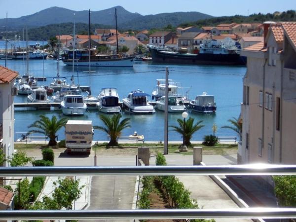 Apartment In Kukljica With Sea View, Terrace, Air Conditioning, Wi-Fi Bagian luar foto